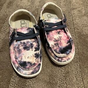Hey Dude Wendy (size 7)